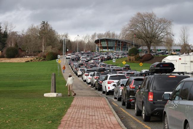 Peace Arch border crossing car line up